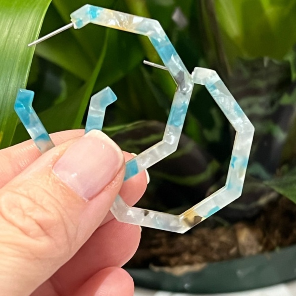 NWT Turquoise Beige‎ Octagonal Acrylic Hoops